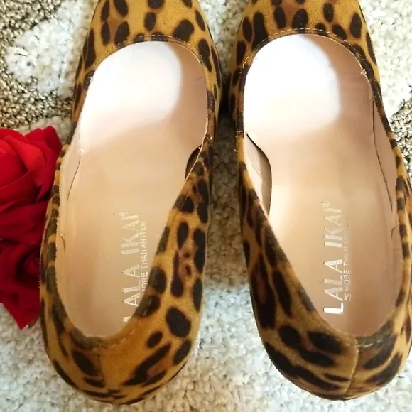 Lala Ikai leopard print heels sz. 6.5 - Picture 4 of 6